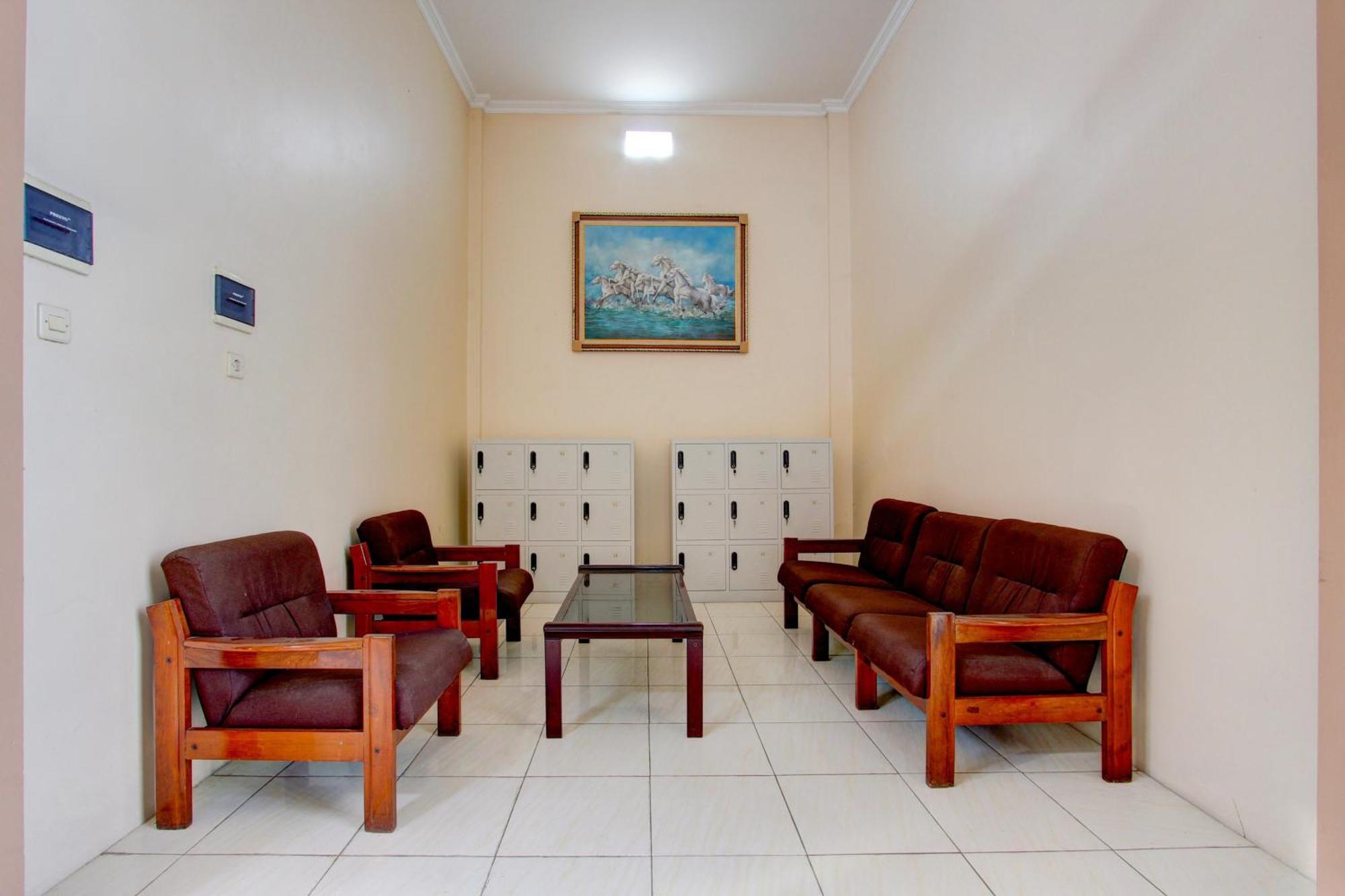 Spot On 93245 Guest House Mulia Dua Syariah Klaten Buitenkant foto