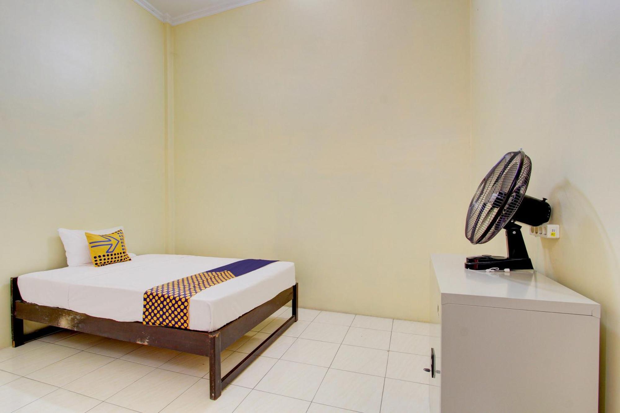 Spot On 93245 Guest House Mulia Dua Syariah Klaten Buitenkant foto