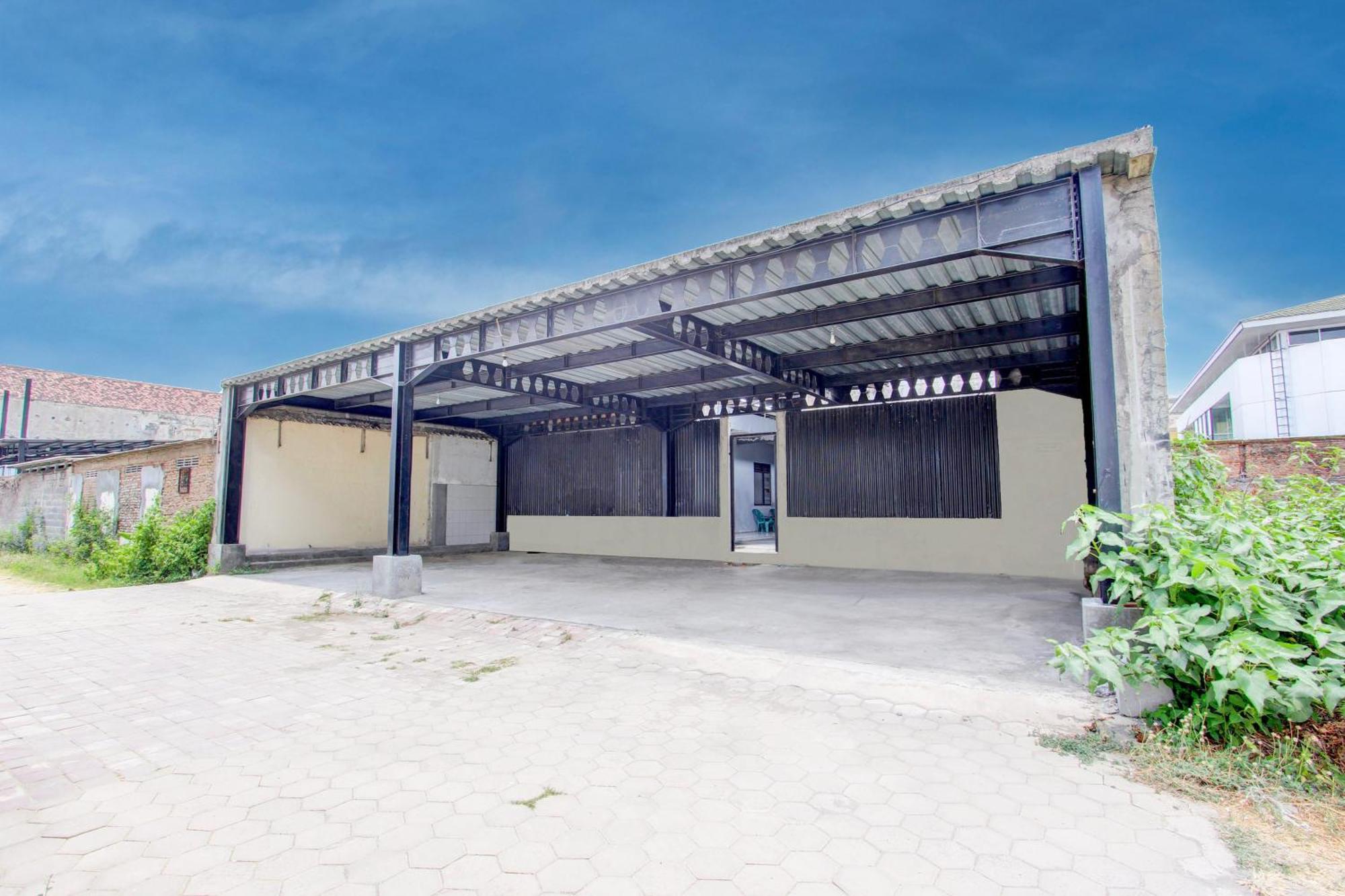 Spot On 93245 Guest House Mulia Dua Syariah Klaten Buitenkant foto
