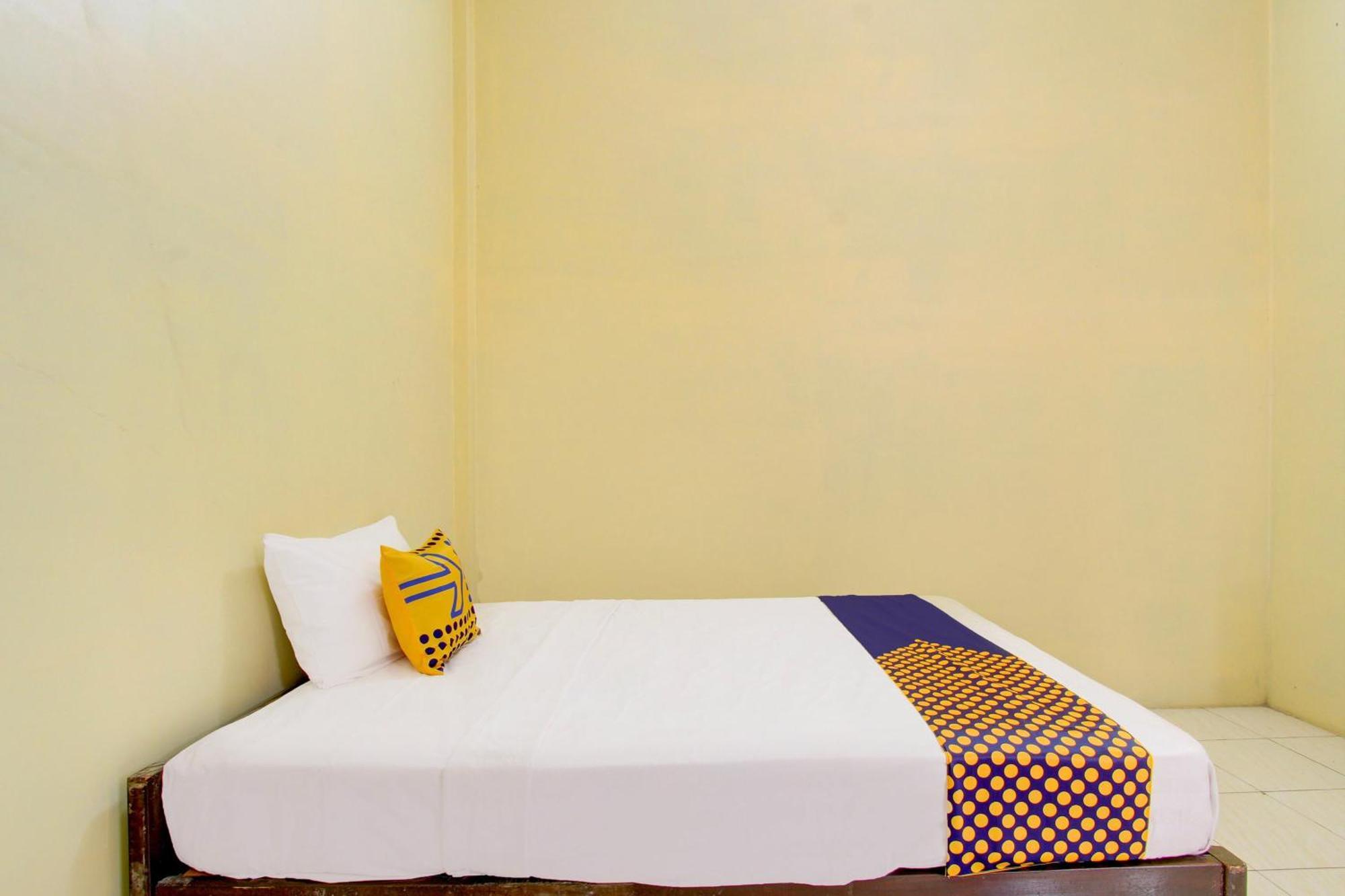 Spot On 93245 Guest House Mulia Dua Syariah Klaten Buitenkant foto