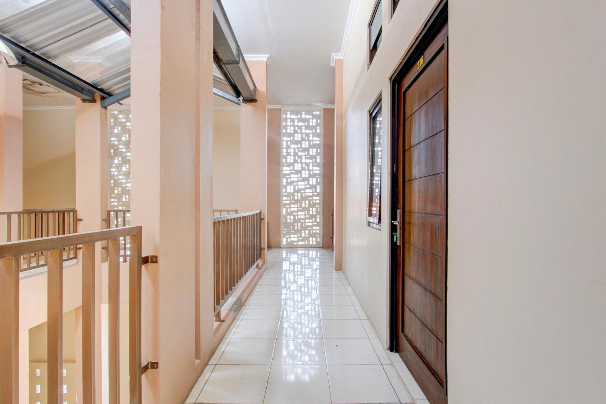 Spot On 93245 Guest House Mulia Dua Syariah Klaten Buitenkant foto