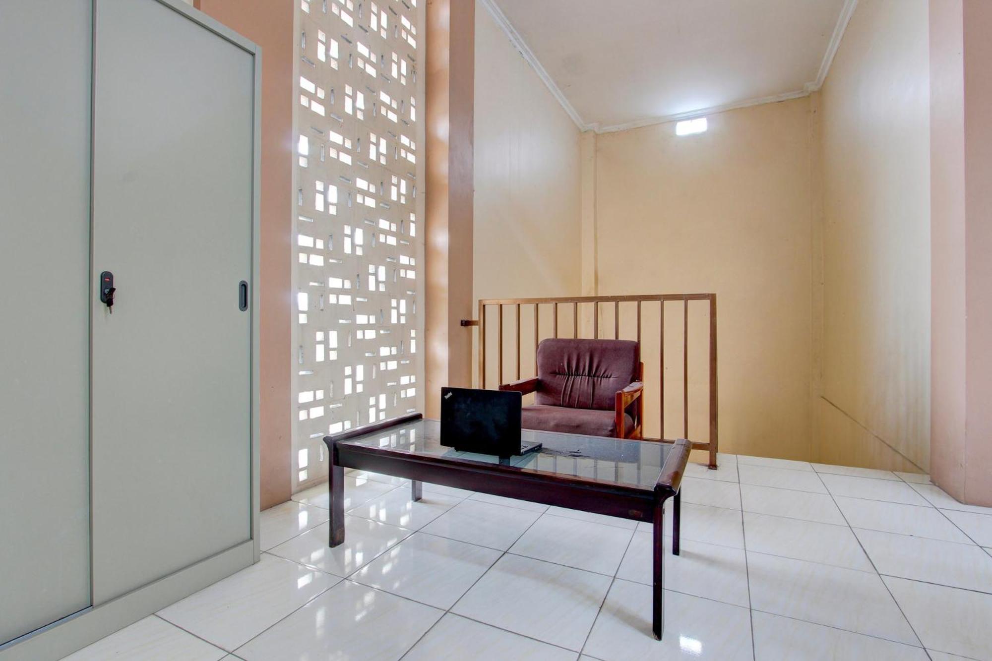 Spot On 93245 Guest House Mulia Dua Syariah Klaten Buitenkant foto